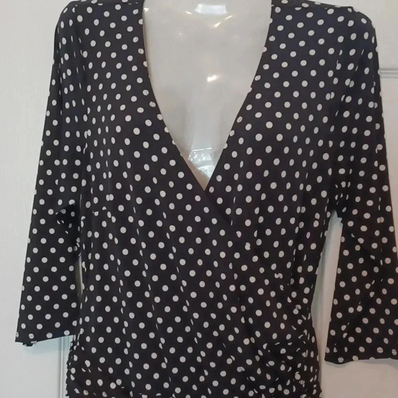 💙🏍 polkadot faux wrap dress with fabric belt and vneck - Picture 6 of 10